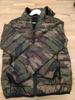 Piumino mimetico con cappuccio