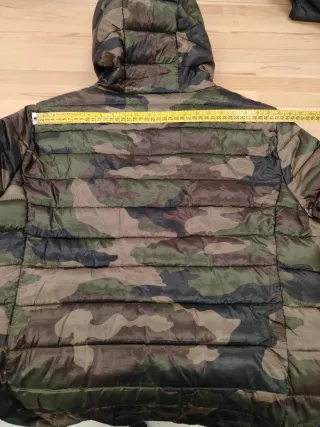 Piumino mimetico con cappuccio