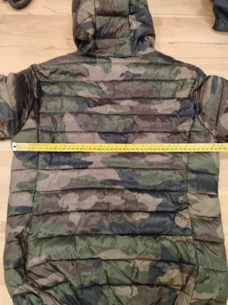 Piumino mimetico con cappuccio