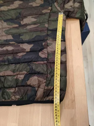 Piumino mimetico con cappuccio