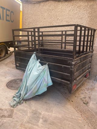 Remolque de carga con jaula