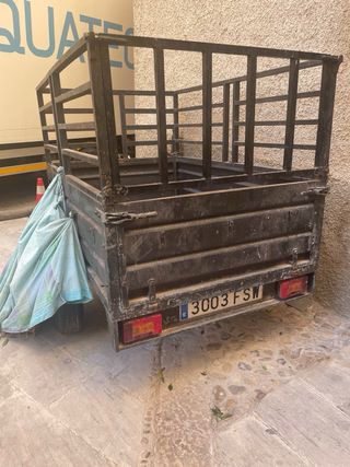 Remolque de carga con jaula