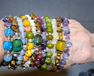 Lotto 12 braccialetti elastici pietre miste