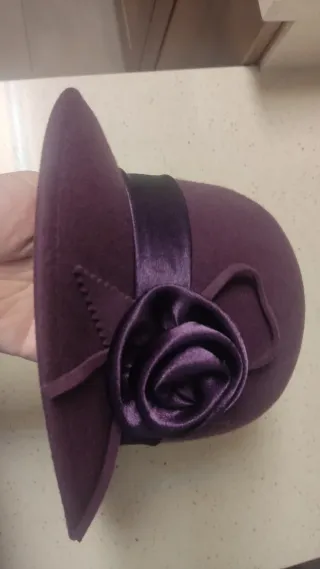 Gorro elegante violeta de lana