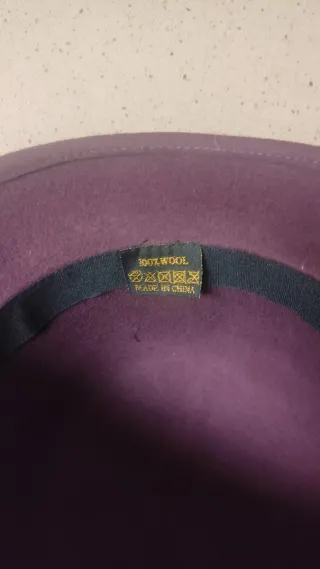 Gorro elegante violeta de lana