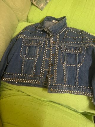 Chaqueta vaquera con remaches