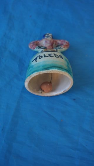 Campana con figure di bambole in ceramica, decorazione 10 cm