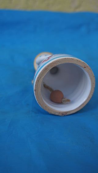 Campana con figure di bambole in ceramica, decorazione 10 cm