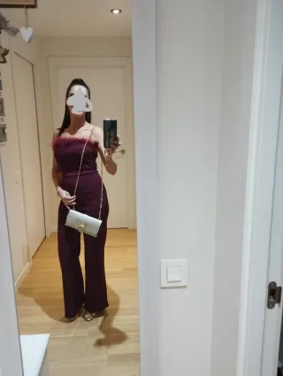 Mono burdeos con plumas Talla S