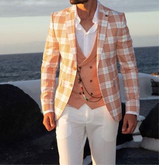 Traje 3 piezas cuadros naranja y blanco