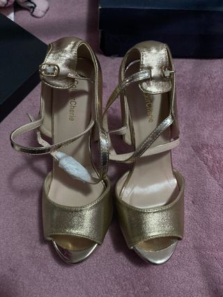 Tacones dorados Colour Cherie número 38