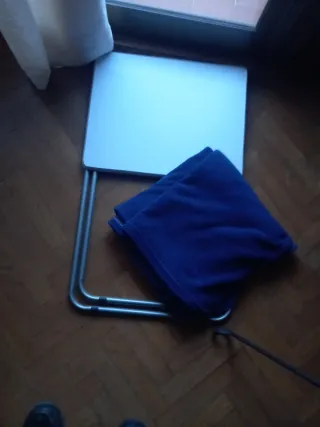 Mesa plegable + manta azul regalo