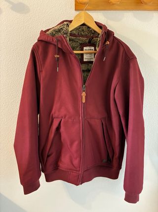 Cazadora granate capucha Pull&Bear Talla L