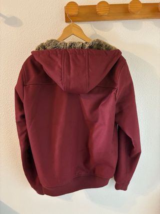 Cazadora granate capucha Pull&Bear Talla L
