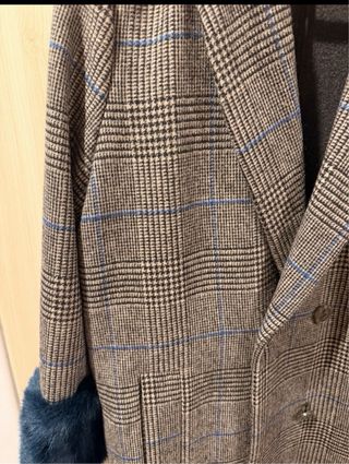 Abrigo cuadros con puños pelo