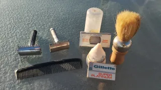 Lote Afeitado Antiguo: Maquinillas, Peine y Brocha