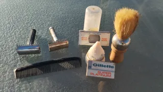 Lote Afeitado Antiguo: Maquinillas, Peine y Brocha