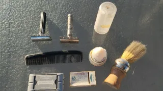 Lote Afeitado Antiguo: Maquinillas, Peine y Brocha