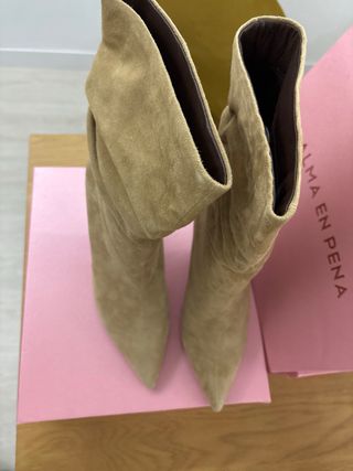 Botas Alma en Pena Beige Tacón Joya