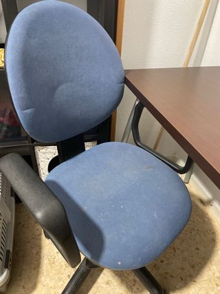 Silla y escritorio