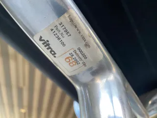 Sedie Vitra EA 108 in pelle nera