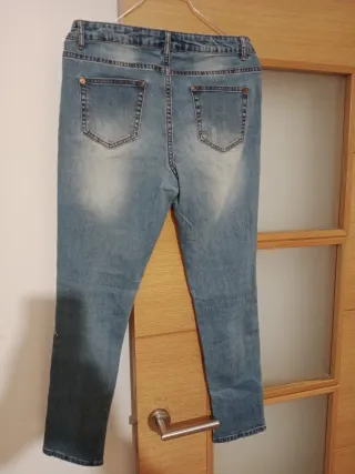 Pantalón vaquero mujer desgarrado talla 38
