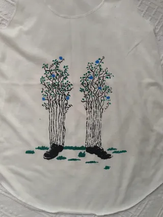 Camiseta tirantes blanca estampado árboles