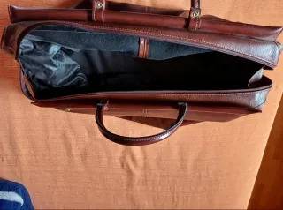 Bolsa de viaje de piel marrón
