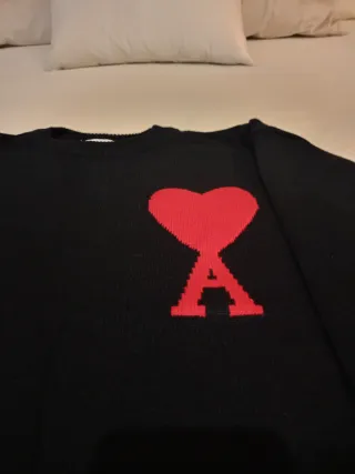 Jersey Ami Paris Negro Corazón Rojo