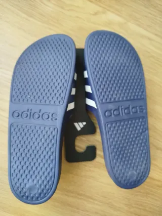 Chanclas Adidas Talla 44.5 Azul y Blanco NUEVAS