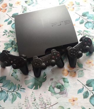 Sony PS3 Console Nera + 3 Controller