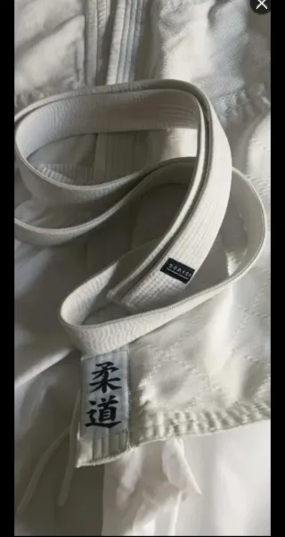 Kimono blanco artes marciales