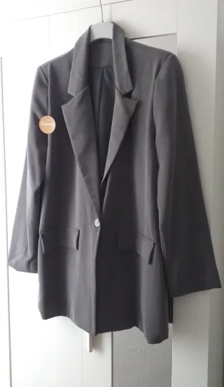 Chaqueta gris fluida. sin estrenar.