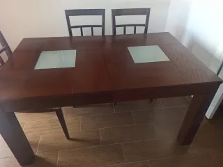 Mesa de comedor y 6 sillas de madera