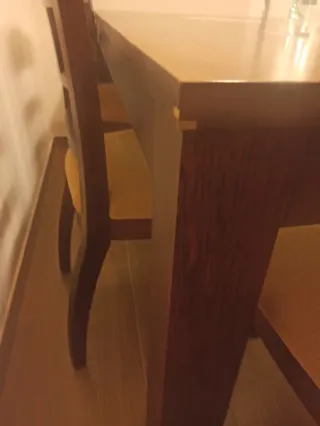 Mesa de comedor y 6 sillas de madera