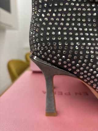 Botas grises con brillantes