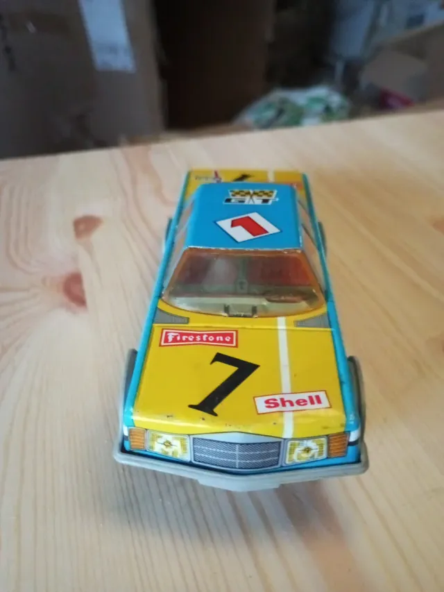 Macchinina di lamiera Mercedes Payva