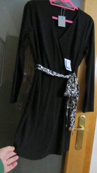 Vestido negro , Jersey marfil, y dos faldas