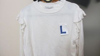 Vestido negro , Jersey marfil, y dos faldas