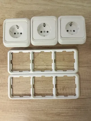 Enchufes Simón 75 y Marcos Triples