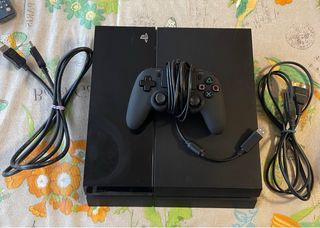PS4 500GB Nera + Controller e 5 giochi