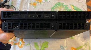 PS4 500GB Nera + Controller e 5 giochi