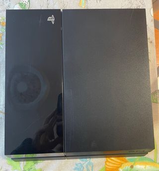 PS4 500GB Nera + Controller e 5 giochi