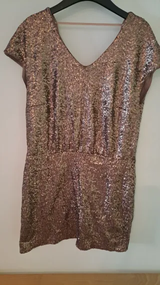 Vestido lentejuelas corto manga y escote V