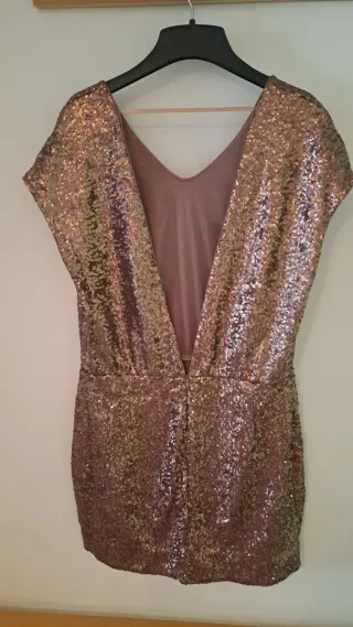 Vestido lentejuelas corto manga y escote V