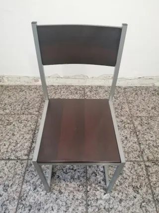 Sillas y mesa de comedor