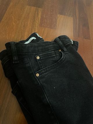 Pantalón negro Mango