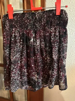 Falda estampada granate y negra