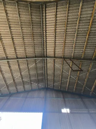 ESTRUCTURA METÁLICA CON TEJADO