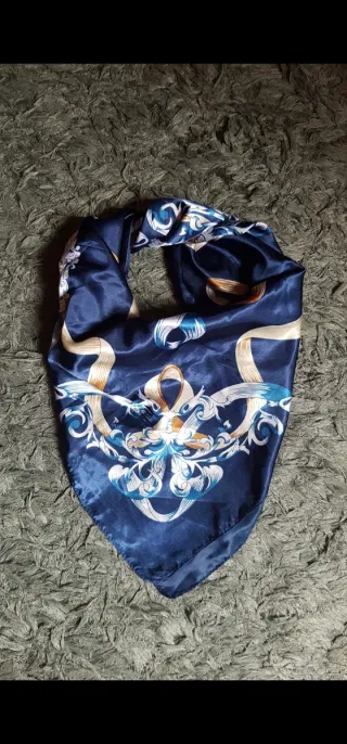 Sciarpa di seta stampata da donna